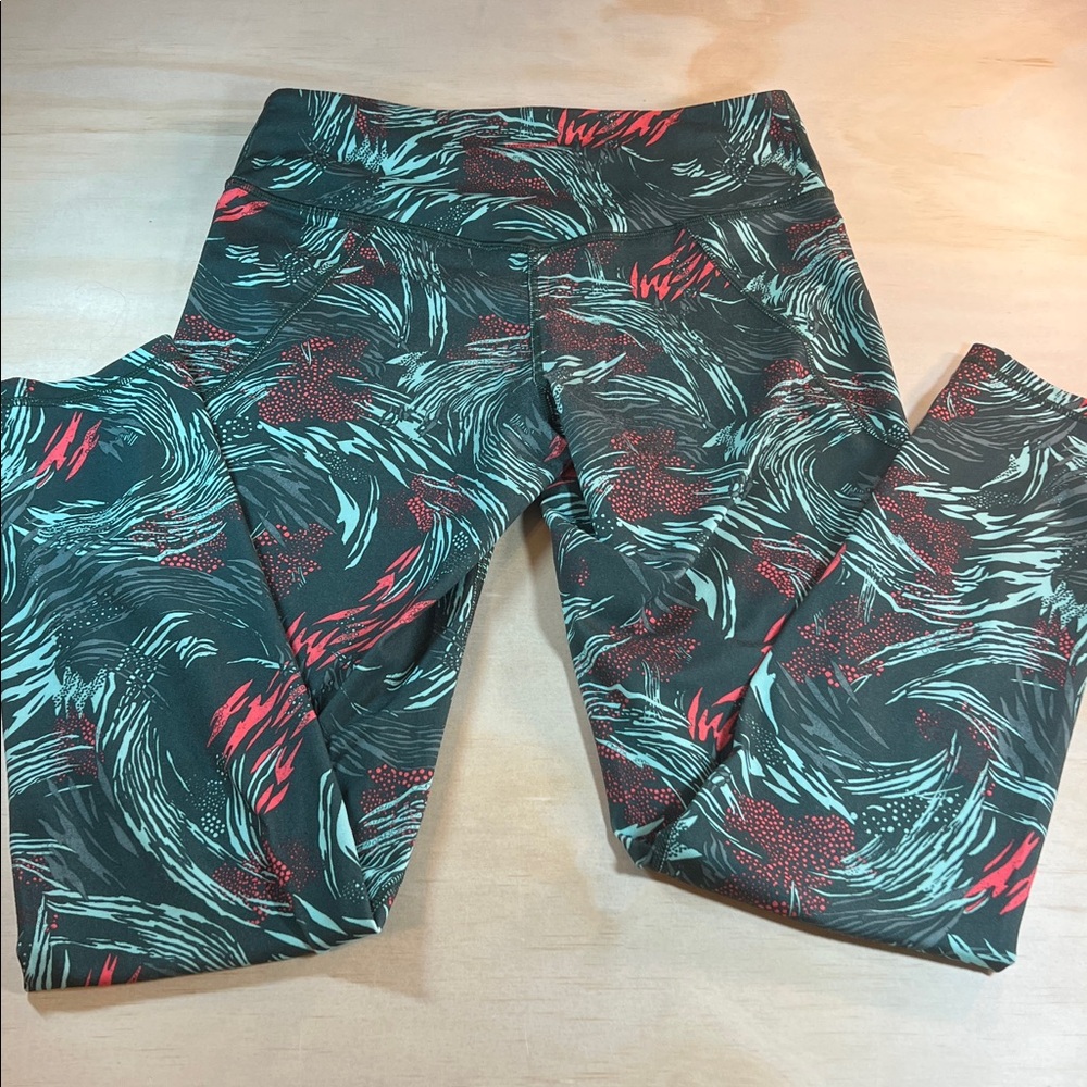 Patagonia Leggings with Red and Green Design Sz M - Picture 9 of 9